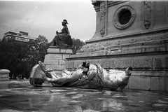 Escultura del Angel de la Independencia caída después del sismo del 28 de julio de 1957
