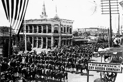 Alamo Plaza. Parade of the 1st US Volunteer Cavalry (Rough Riders). Gallagher Building