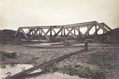 Pyatnyadtsatisazhenny most na rzece łososia na 104. verst zniszczonego 3rd towarzystwie