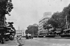 Saigon. Boulevard Charner & Hotel de Ville