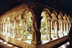 Colonnade du cloître Saint-Sauveur à Aix-en-Provence