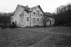 Château de Beugny à Saint-Benoît-la-Forêt. Dépendances