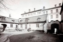 Roslagsgatan 63 (kv. Kråkan 1-4). Forna värdshuset Lilla Ingemarshof. Gårdsinteriör