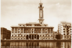 Bari, Palazzo della Provincia visto dal mare