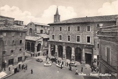 Urbino, Piazza Repubblica