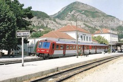 En gare de Veynes - Dévoluy: un autorail RGP X 2700 va partir pour Grenoble