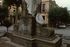 Cooperativa de la Colonia Güell, Monumento a Eusebi Güell
