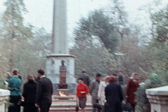 Sovet hokimiyati uchun kurashuvchilarga obelisk va Yo'ldosh Oxunboboev haykali