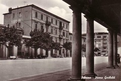 Fabriano, Piazza Garibaldi