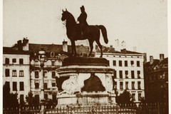 La Statue équestre de Napoléon Ier place Napoléon