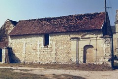 Château de Chargé : Bâtiment situé à la gauche du portail d’accès est, façade est, vue générale