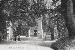 Concarneau - l'avenue et le corps de garde du château de Keriolet