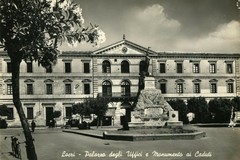 Locri, Palazzo degli Uffici e Monumento ai Caduti di Gerace Marina nello Prima Guerra Mondiale