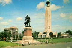 Plymouth. Naval Memorial & Drakes Statue