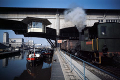 Rheinhafen Basel, Stückgut-Umschlagshalle und Dampflokomotive