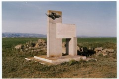 Monolito en donde estuvo ubicado el aeródromo de Balaguer