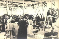 Sección de timbres en fábrica de juguetes en Ibi