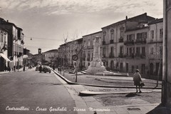 Castrovillari, Piazza Monumento