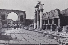 Arco di Tiberio e Portico di Macellum