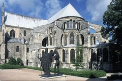 Reims. Église Saint-Rémi. Abside et statues