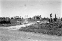 安德鲁斯（Andrews）的住所（左），1949年损坏