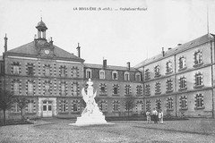 La Boissière. Cour d'honneur de l'Ecole militaire enfantine Hériot