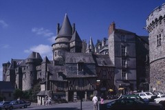 Château de Vitré. Tour Saint-Laurent et enceinte ouest