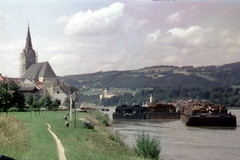 Ybbs an der Donau. / Кирхи и лихтера
