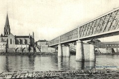 Langon - L'église et le grand Pont Métallique sur la Garonne