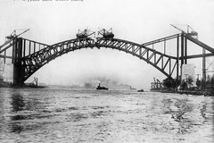 Hell Gate Bridge construction, 1915