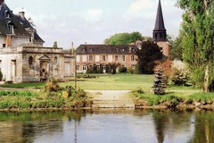 Château d'Acquigny. Le petit château. L'église