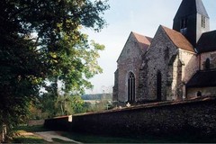 Montmort-Lucy. Église Saint-Pierre-et-Saint-Paul : façade sud et clocher
