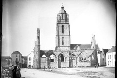 Batz-sur-Mer. Ruines de la chapelle et clocher de l'église