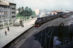 Tren entra en la estación de Oviedo