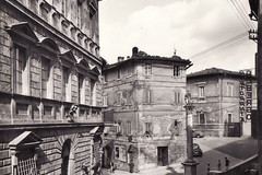 Montepulciano, Via Roma con il Palazzo Avignonese