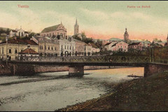 Vsetín. Pohled na most přes Bečvu a na Horní město