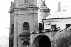 Tachov, kostel sv. Maří Magdalény. Vstupní průčelí klášterního kostela