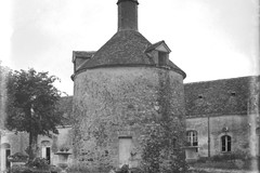 Château de Courtilloles à Saint-Rigomer-des-Bois : colombier avec lanternon