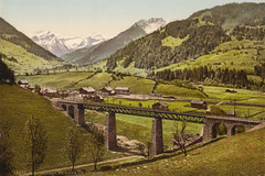 Gstaad. Le Viaduc avec la gare et le Village