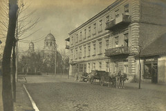 Widok z dzisiejszej ulicy Polskiej Organizacji Wojskowej na cerkiew św. Mikołaja