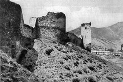 Вид на оборонительные башни и стены крепости с восточной стороны