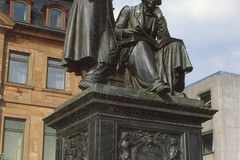 Brüder-Grimm-Denkmal