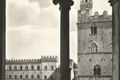 Volterra, Piazza dei Priori