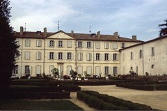Château du Gourdan. Corps de logis principal, façade sur jardins