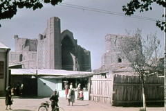 Bibi Xonum masjidi yaqinida
