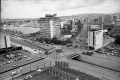 Carrefour de l'Etoile: vue sur le bâtiment du Credit Suisse et la route des Acacias