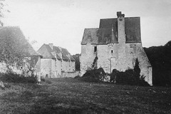 Vestiges de l'abbaye de Turpenay : Logis abbatial, façade ouest, vueg énérale