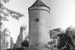 Château de Bannegon : colombier avec lanternon, dit Tour des Barres