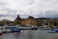 Le port de Neuchâtel et l'Hôtel des Postes