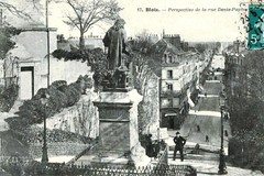 Blois. Statue de Denis Papin. Rue Denis-Papin prise de l'Escalier monumental